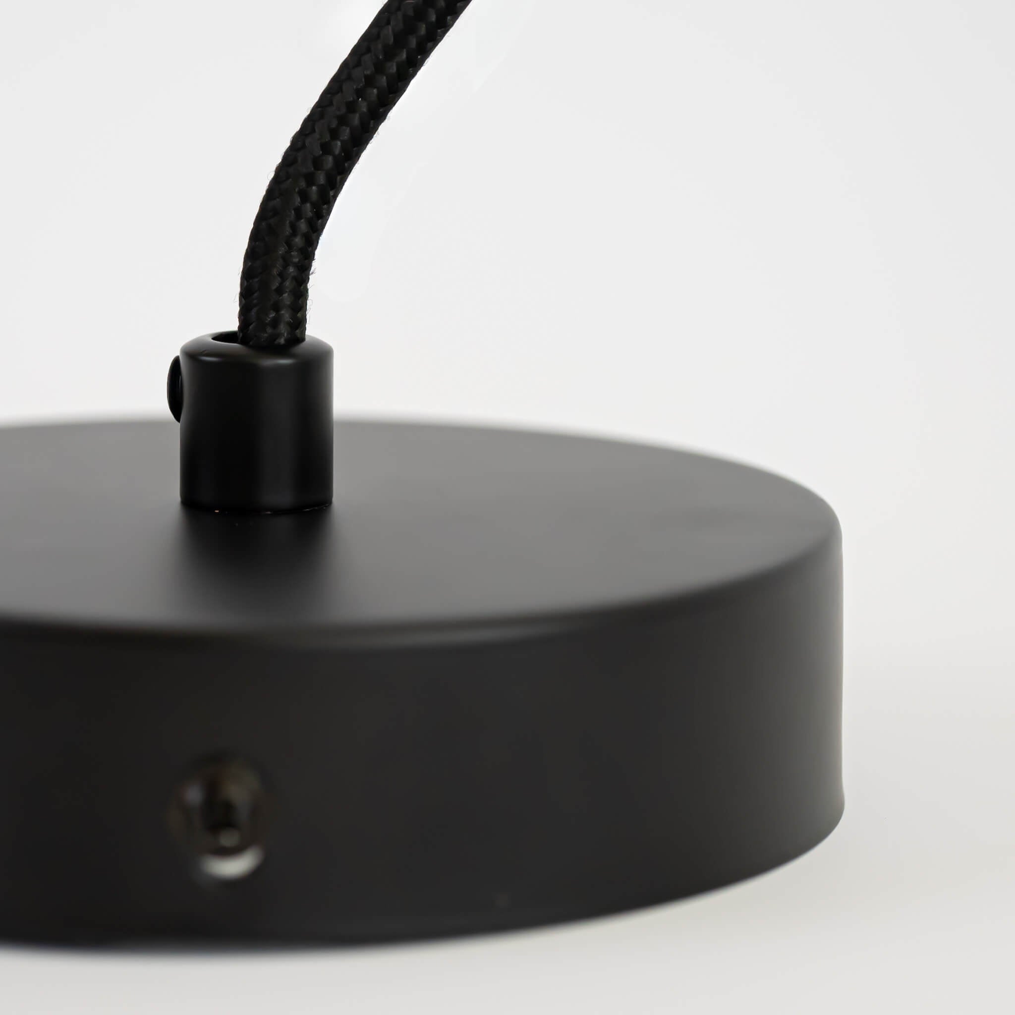 matte black with straight cable detail