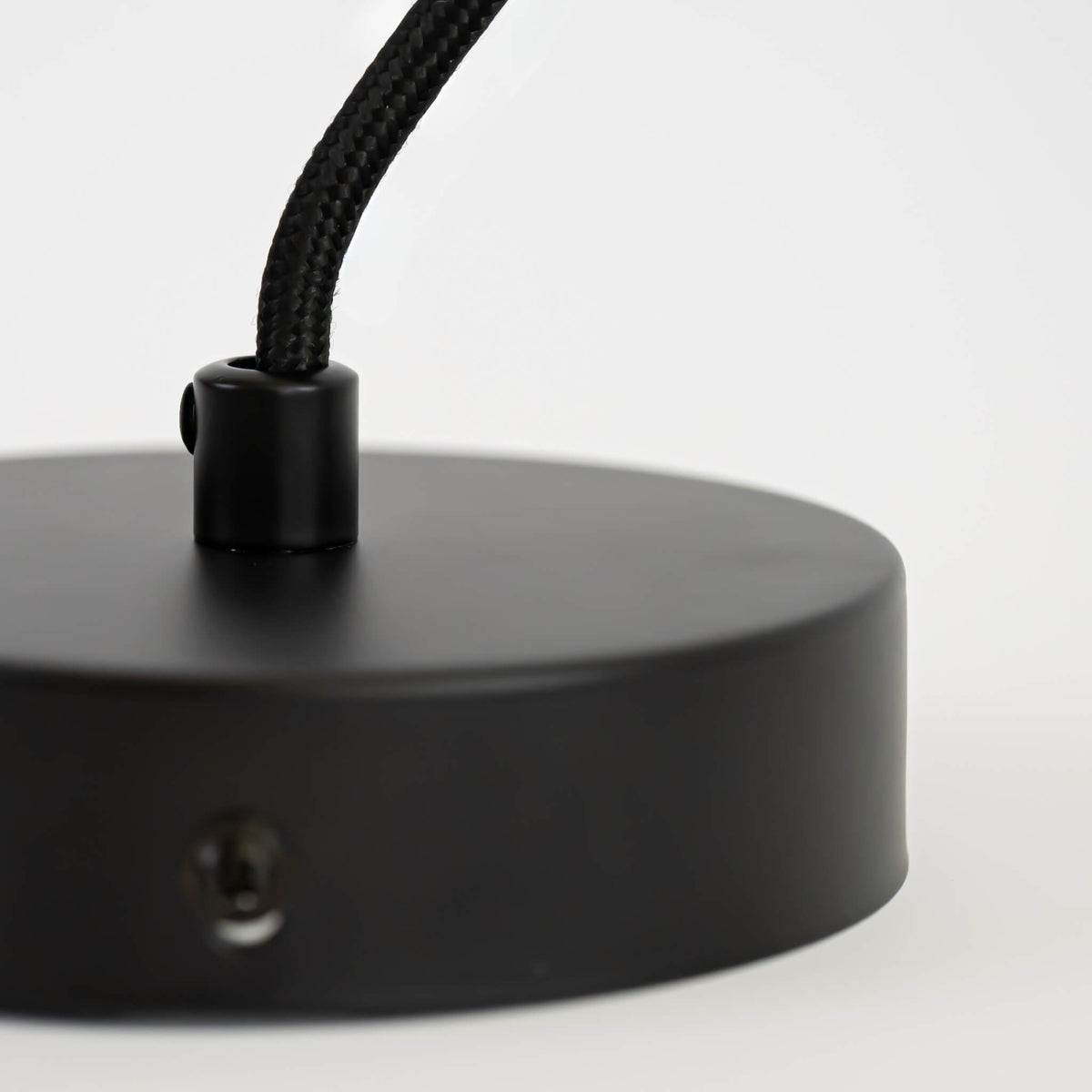 matte black with straight cable detail 